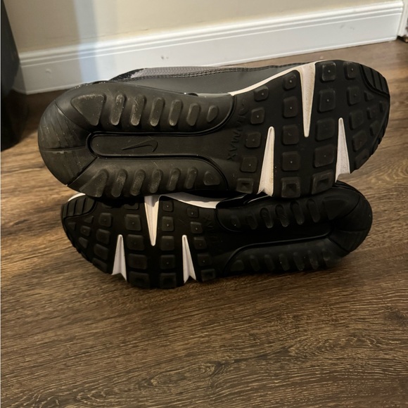 Women Nike 2090s Size 8 - Picture 4 of 6